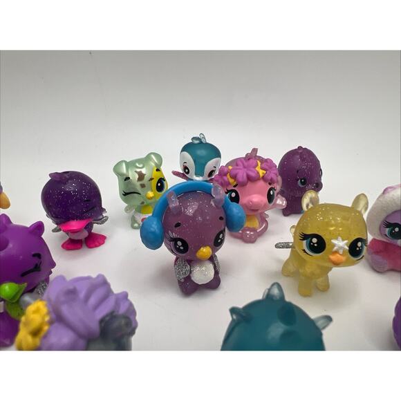 Lot of 15 Assorted Glittery Hatchimals Colleggtibles Figures - Picture 4 of 4